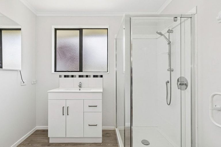 Photo of property in 37 Saunders Close, Whitby, Porirua, 5024