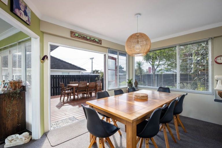 Photo of property in 126 Seaview Road, Westown, New Plymouth, 4310
