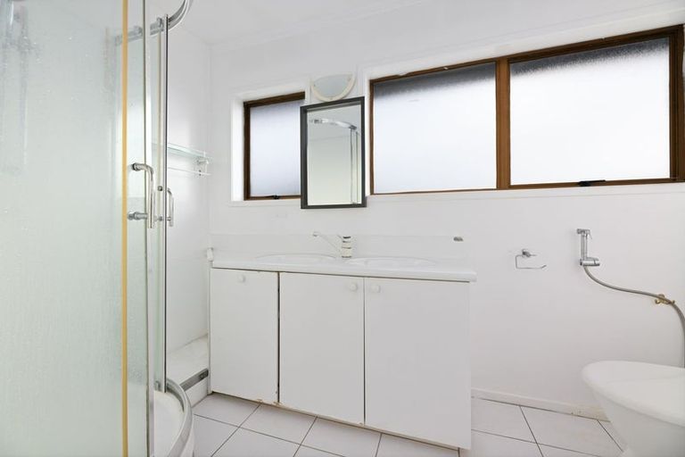 Photo of property in 4 Roberts Road, Te Atatu South, Auckland, 0610