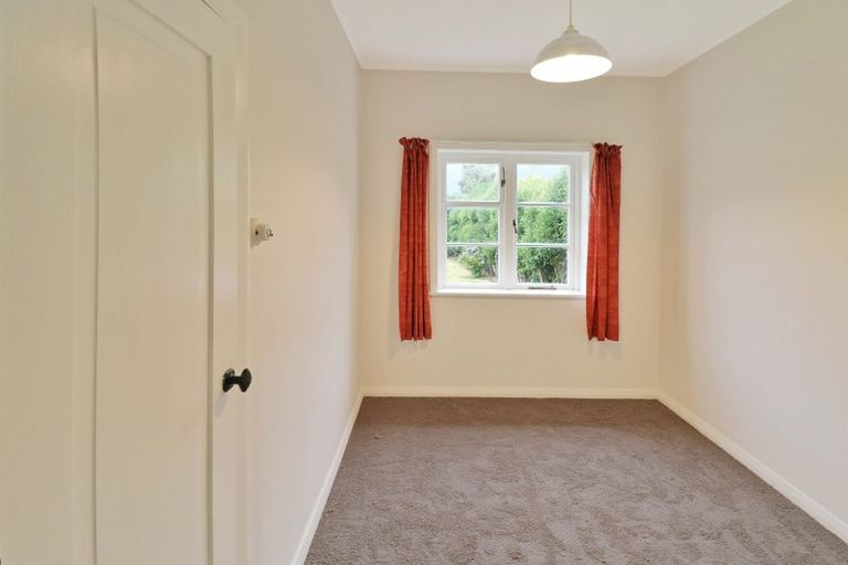 Photo of property in 14 Bell Road, Waiwhetu, Lower Hutt, 5010