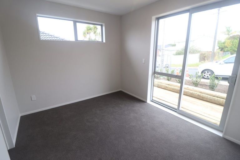 Photo of property in 2b Crystal Avenue, Te Atatu South, Auckland, 0602