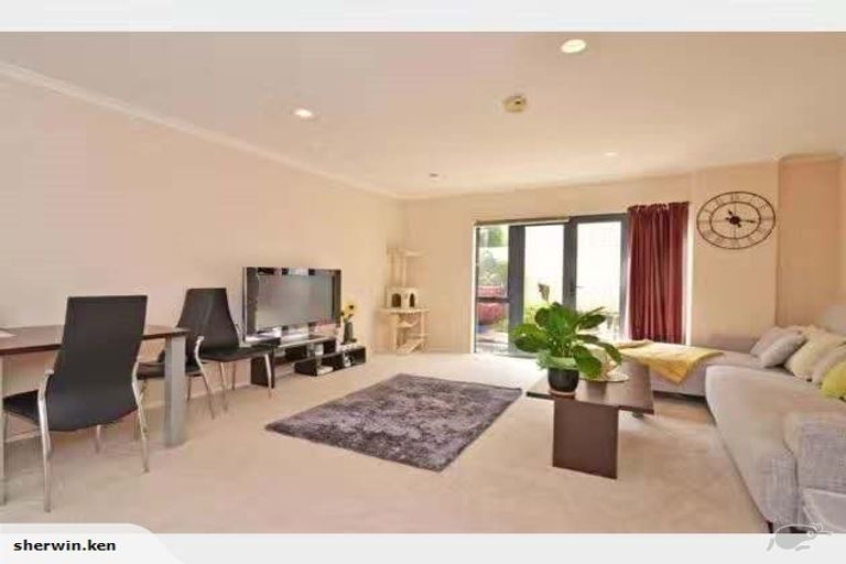Photo of property in Tuscany Way, 1/3 Ambrico Place, New Lynn, Auckland, 0600