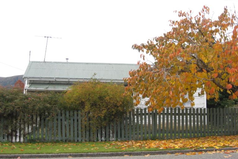 Photo of property in 8 Durham Street, Tapanui, 9522