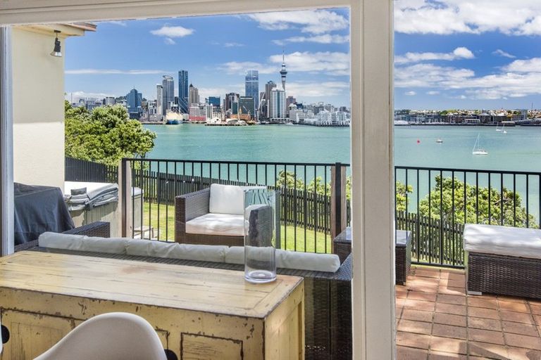 Photo of property in 89 Stanley Point Road, Stanley Point, Auckland, 0624