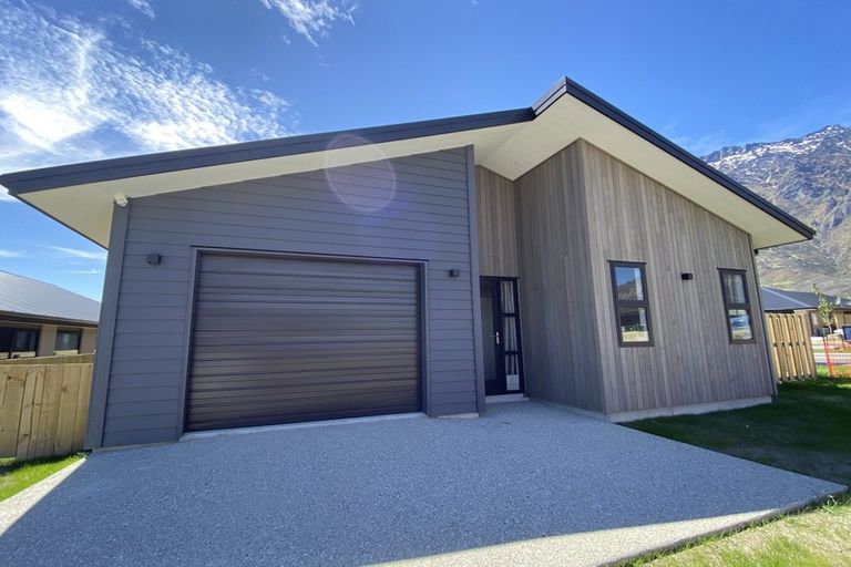 Photo of property in 8 Howden Drive, Jacks Point, 9371