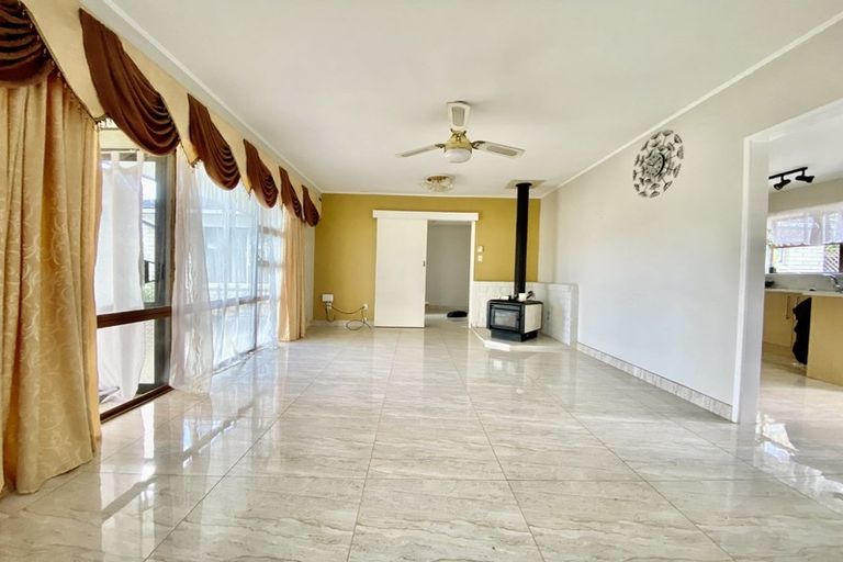 Photo of property in 5 Ihaka Place, Papatoetoe, Auckland, 2104