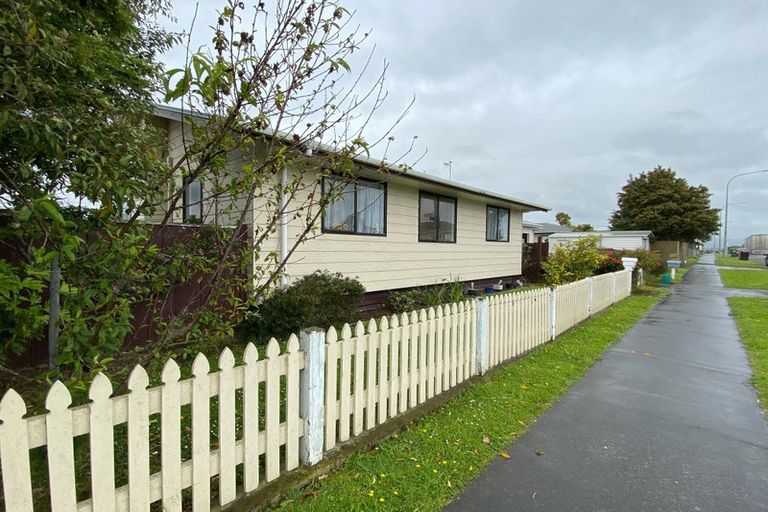 Photo of property in 124 Roberts Line, Kelvin Grove, Palmerston North, 4414