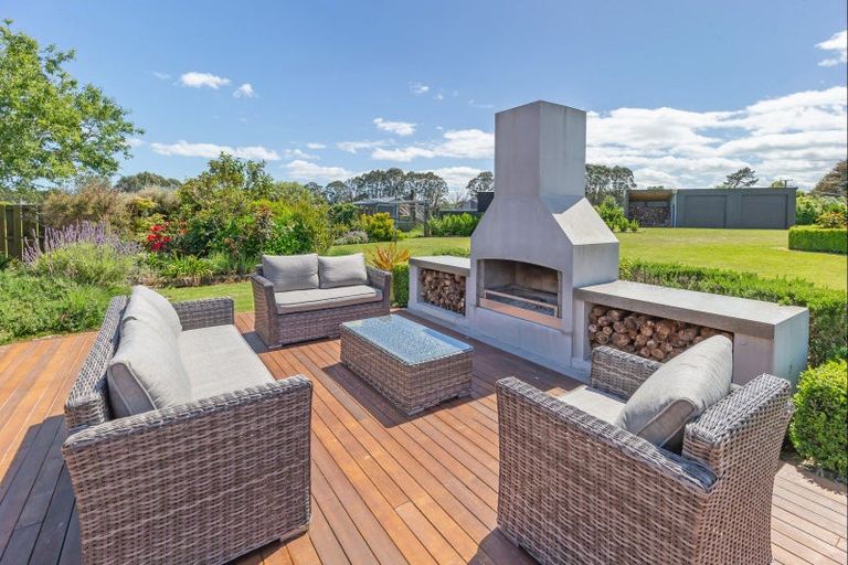 Photo of property in 205 Muhunoa Road East, Ohau, Levin, 5570