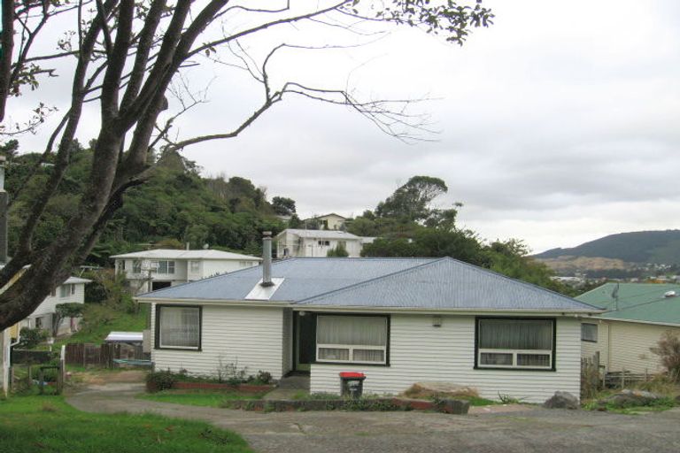 Photo of property in 36 Larsen Crescent, Tawa, Wellington, 5028