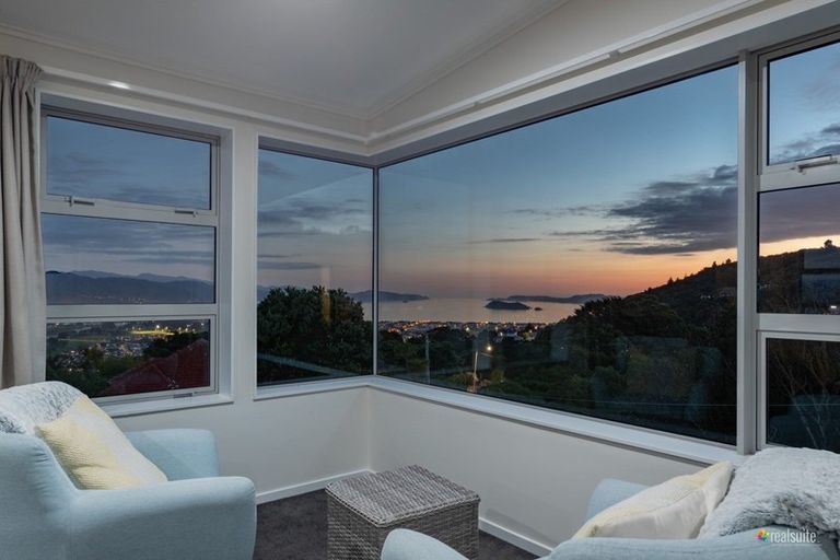 Photo of property in 37 Pekanga Road, Normandale, Lower Hutt, 5010