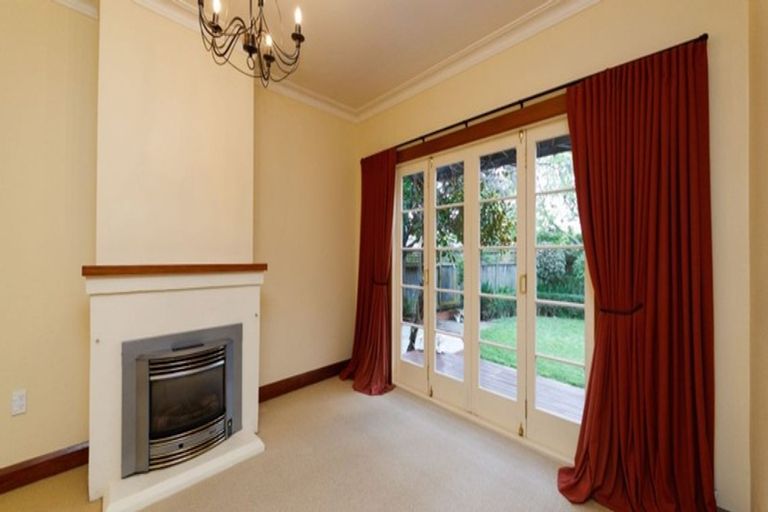 Photo of property in 21 Phoenix Avenue, Hokowhitu, Palmerston North, 4410