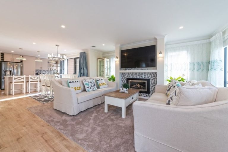 Photo of property in 35 Dida Park Drive, Kumeu, 0810