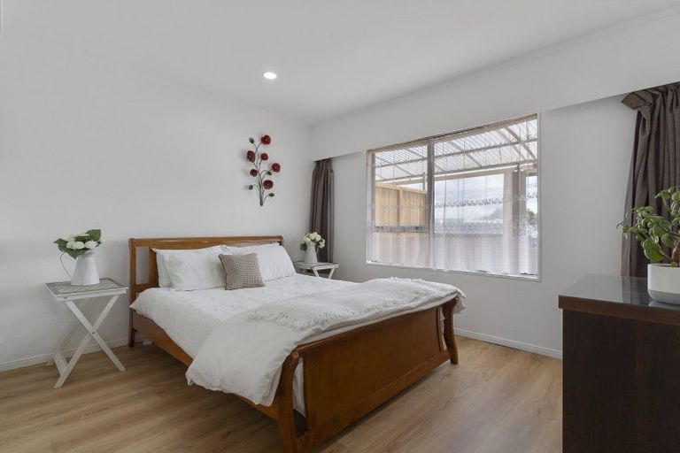 Photo of property in 2/1 Kahika Road, Birkdale, Auckland, 0626