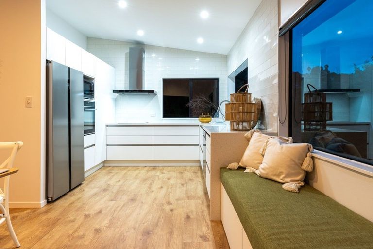 Photo of property in 11 Lannan Road, Surfdale, Waiheke Island, 1081