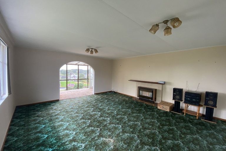 Photo of property in 75 Mould Street, Waitara, 4320