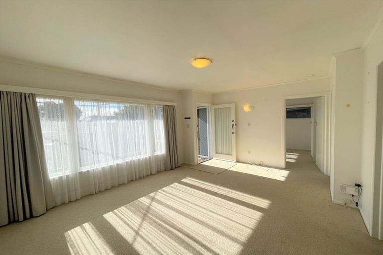 Photo of property in 1/4a Corrella Road, Belmont, Auckland, 0622