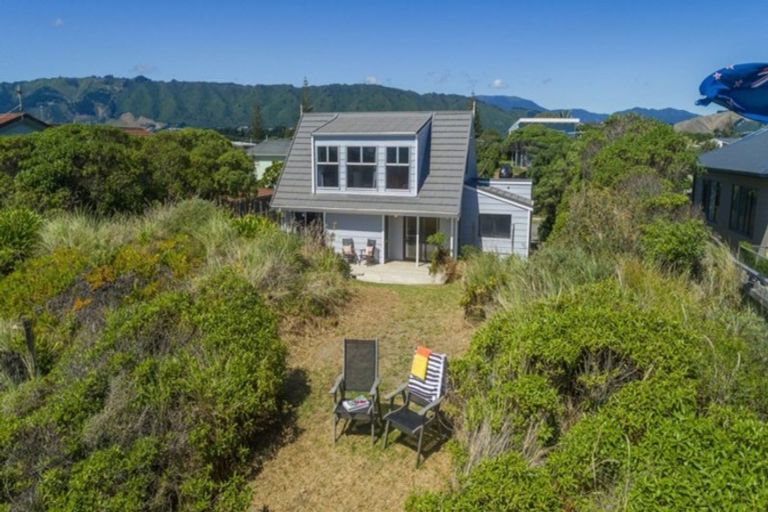 Photo of property in 91 Field Way, Waikanae Beach, Waikanae, 5036