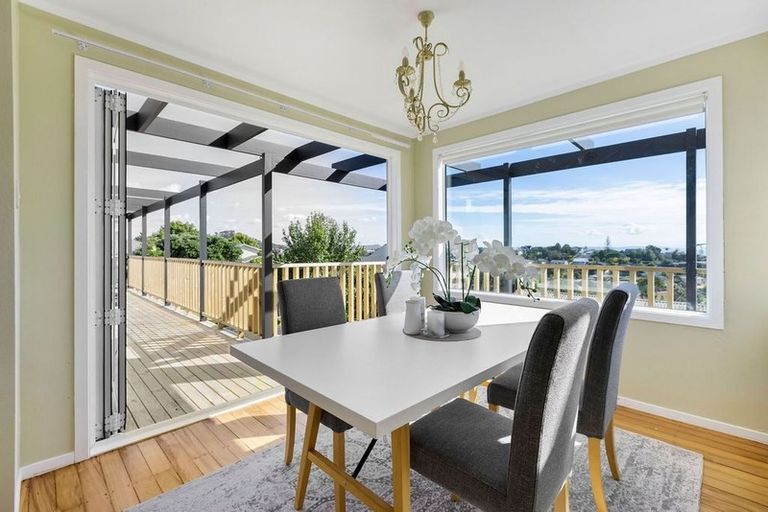Photo of property in 52 Brightside Road, Stanmore Bay, Whangaparaoa, 0932