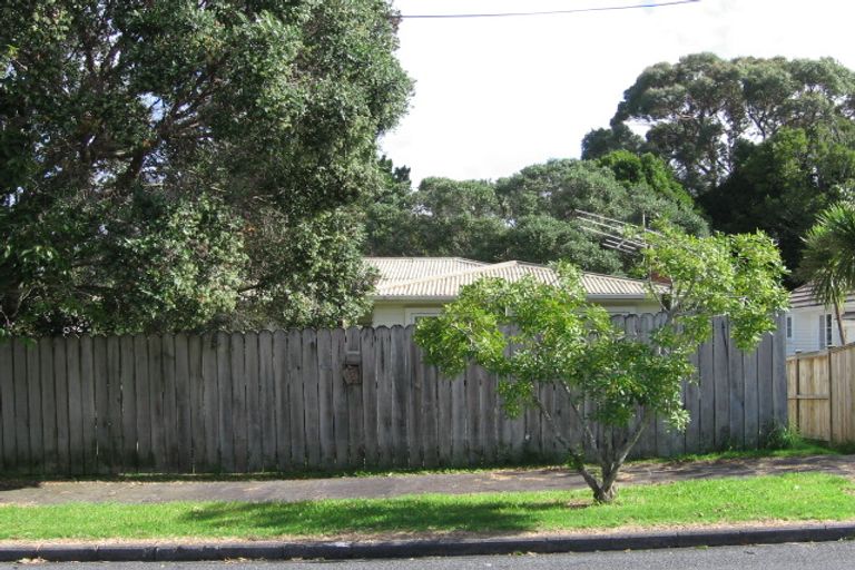 Photo of property in 53 Covil Avenue, Te Atatu South, Auckland, 0610