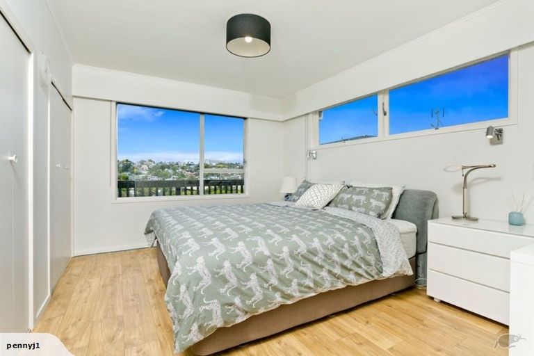 Photo of property in 2/33 Hyde Road, Rothesay Bay, Auckland, 0630