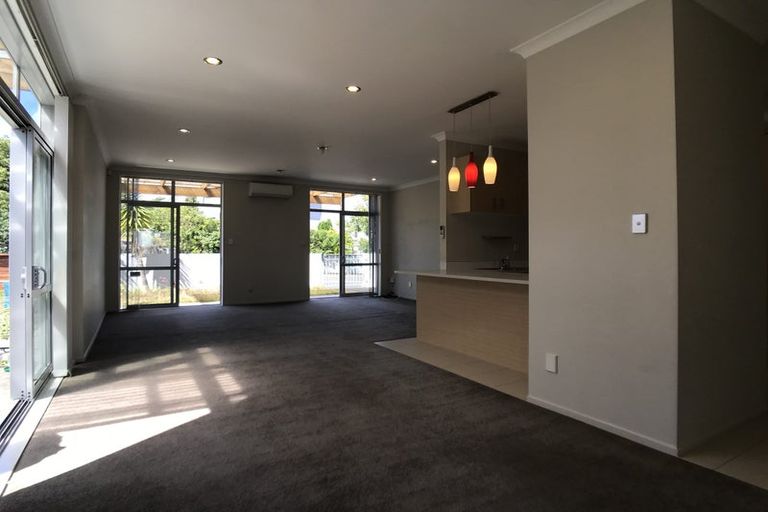 Photo of property in 111 Fernhill Way, Oteha, Auckland, 0632