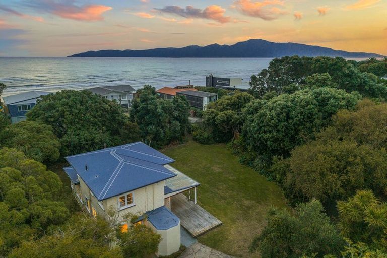 Photo of property in 1 Raebern Lane, Raumati Beach, Paraparaumu, 5032