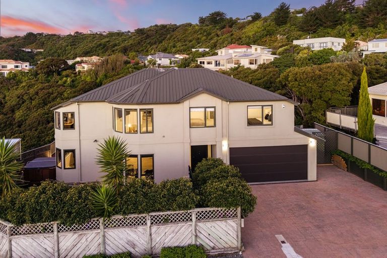 Photo of property in 8 Glengavel Grove, Papakowhai, Porirua, 5024