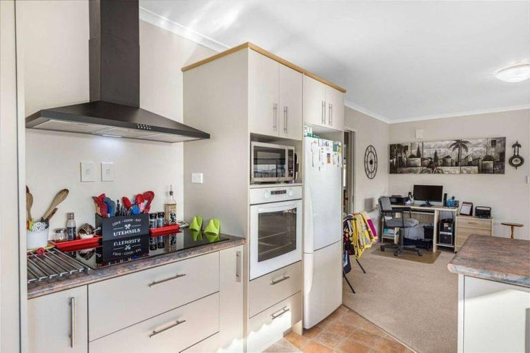 Photo of property in 3 Russell Street, Marton, 4710