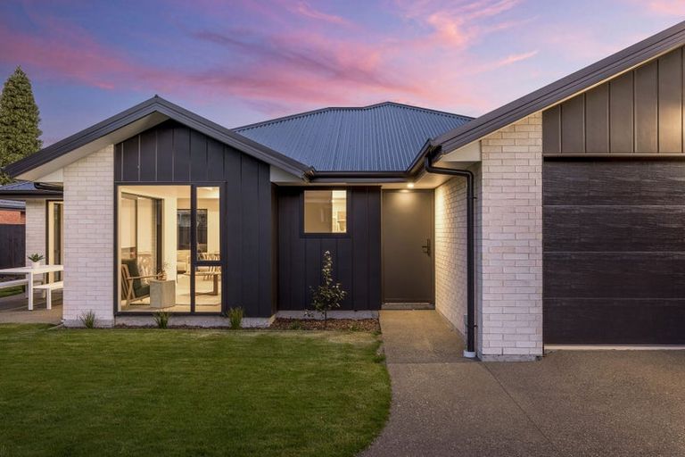Photo of property in 55b Aorangi Road, Bryndwr, Christchurch, 8053