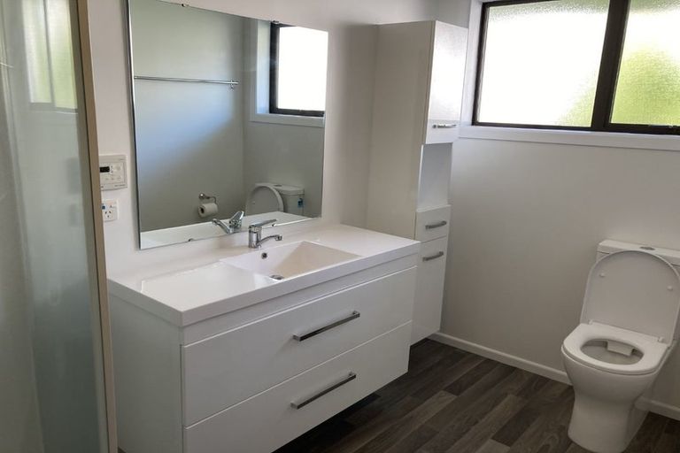 Photo of property in 15 Resolution Place, Bryndwr, Christchurch, 8053