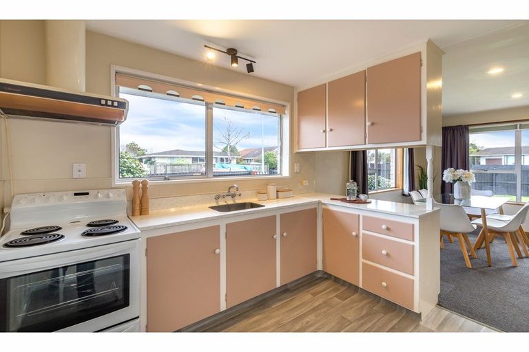 Photo of property in 48 Oldwood Street, Bishopdale, Christchurch, 8053