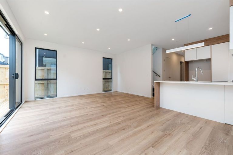 Photo of property in 25 Bronzewater Drive, Silverdale, 0932