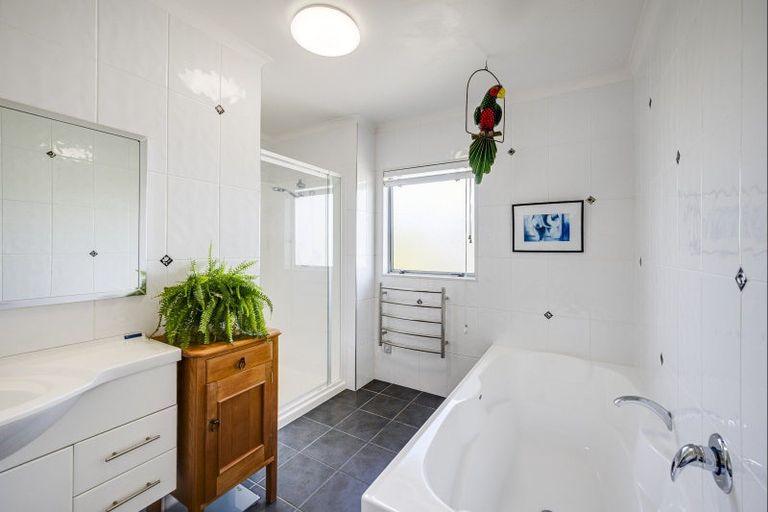 Photo of property in 46 Hikanui Drive, Havelock North, 4130