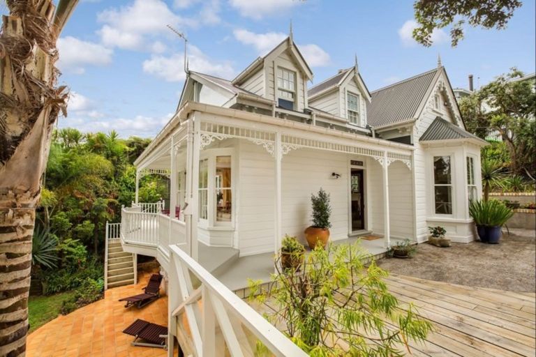 Photo of property in 36 Queen Street, Northcote Point, Auckland, 0627