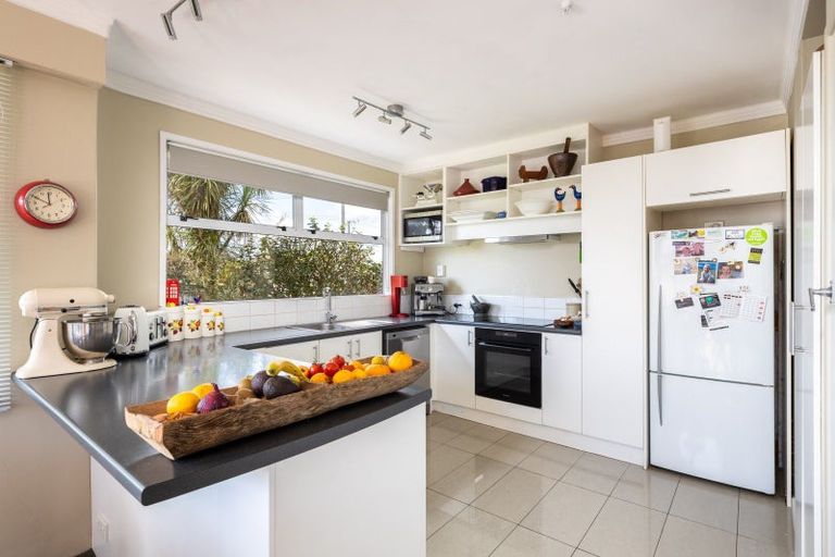 Photo of property in 126 Seaview Road, Westown, New Plymouth, 4310