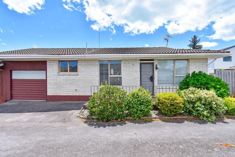 Photo of property in 2/54 Moore Street, Howick, Auckland, 2014