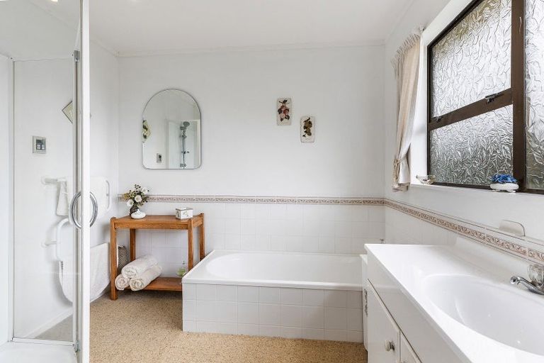 Photo of property in 6 Saint Aidans Way, Tawa, Wellington, 5028