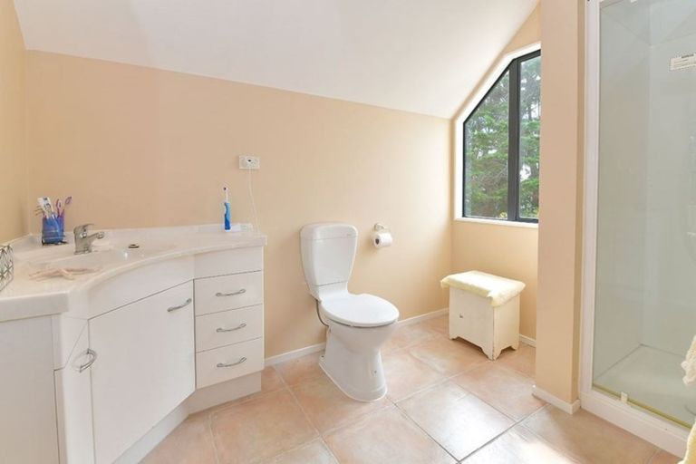 Photo of property in 32 D'oyly Drive, Stanmore Bay, Whangaparaoa, 0932