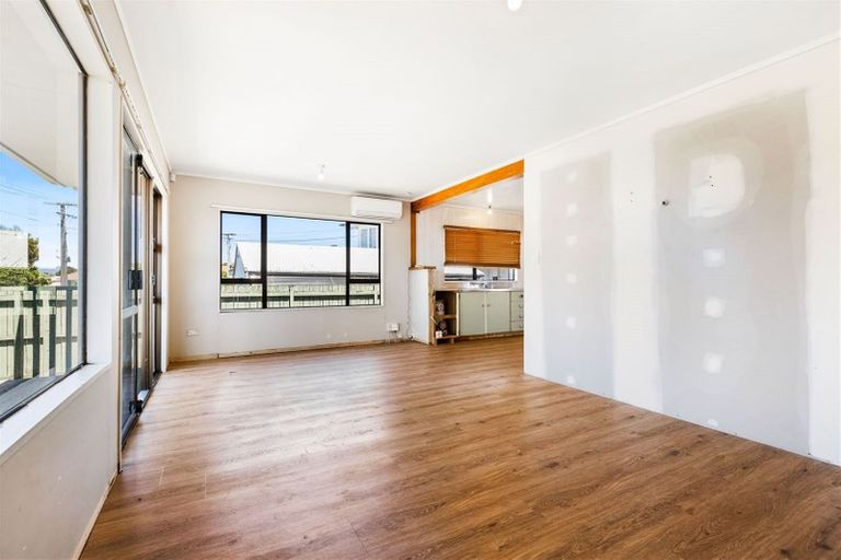 Photo of property in 26 Ward Crescent, Te Atatu Peninsula, Auckland, 0610