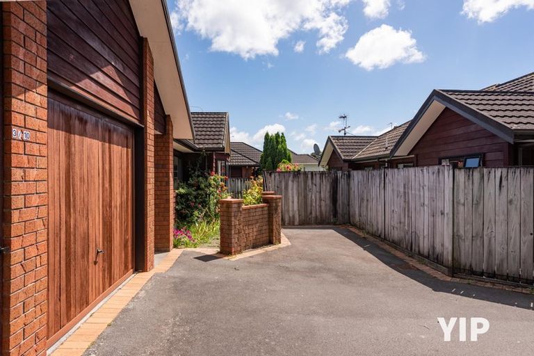 Photo of property in 3/10 Pohutukawa Street, Woburn, Lower Hutt, 5010