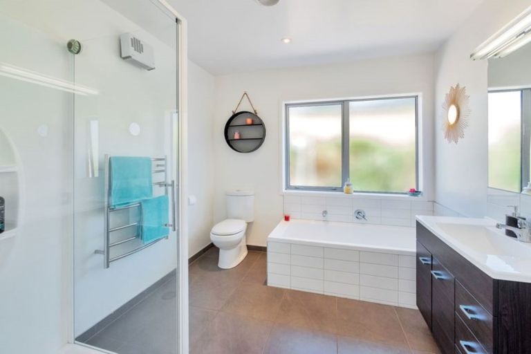 Photo of property in 140 Webber Road, South Head, Helensville, 0874