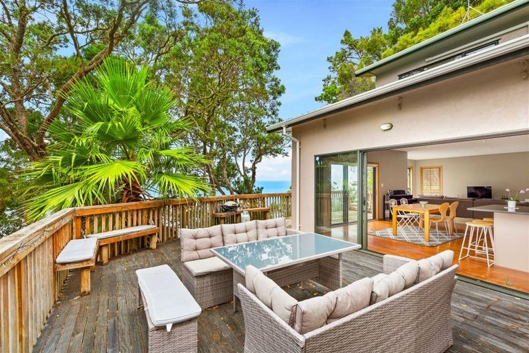 Photo of property in 44 Paturoa Road, Titirangi, Auckland, 0604