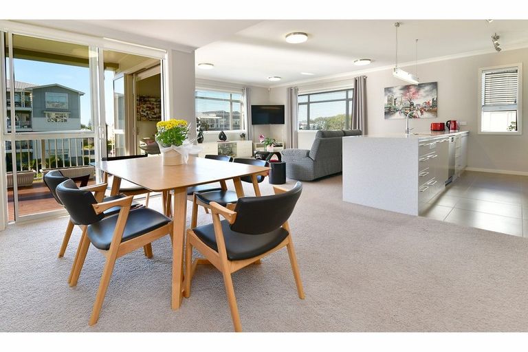 Photo of property in 64 Eaves Bush Parade, Orewa, 0931