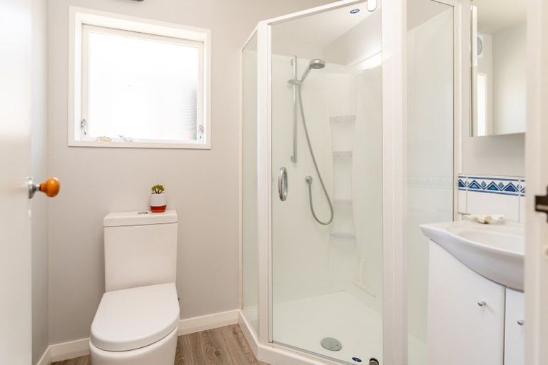 Photo of property in 13 West Road, Northland, Wellington, 6012