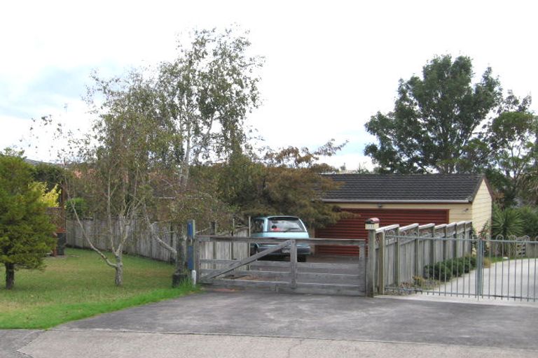 Photo of property in 22 Raphael Place, West Harbour, Auckland, 0618