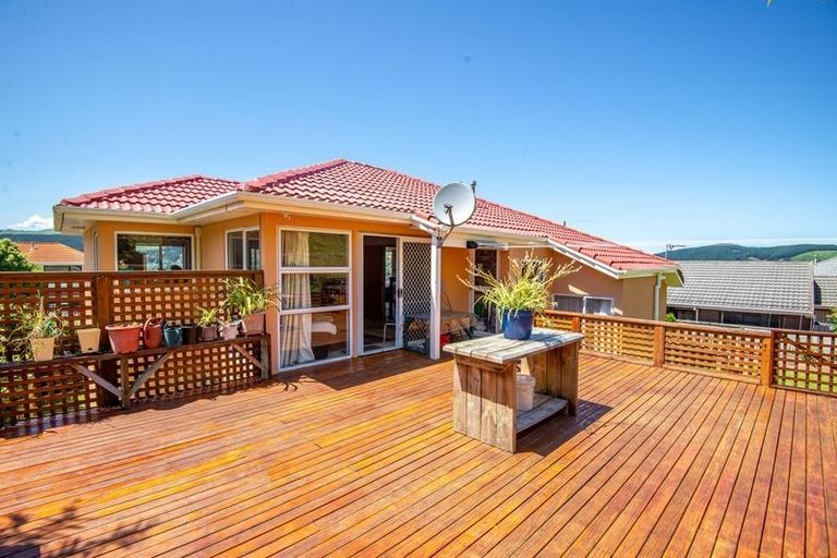 Photo of property in 20 Ordley Grove, Tawa, Wellington, 5028