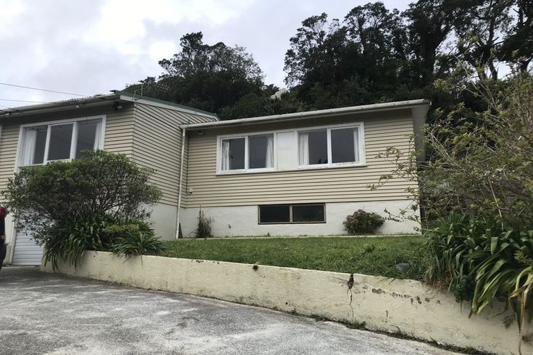 Photo of property in 33 Black Rock Road, Newlands, Wellington, 6037