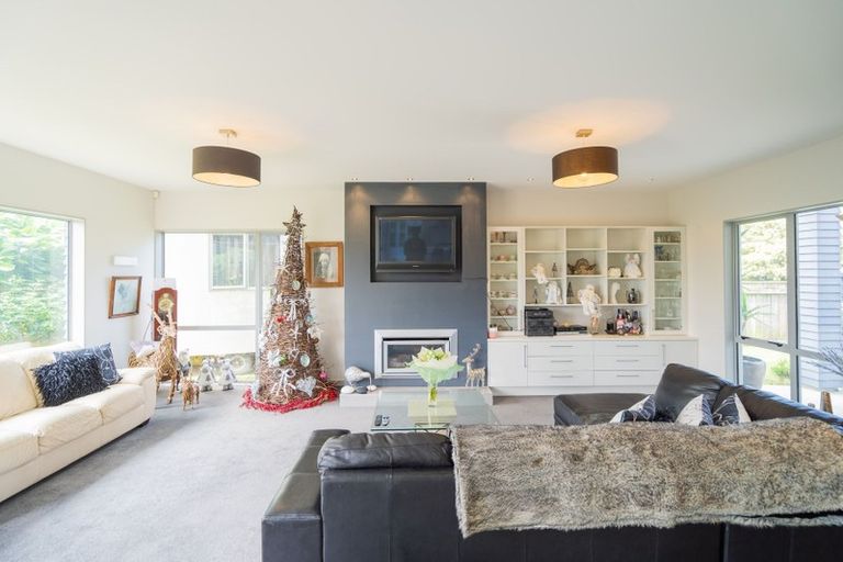 Photo of property in 18 Olliver Grove, Waikanae Beach, Waikanae, 5036