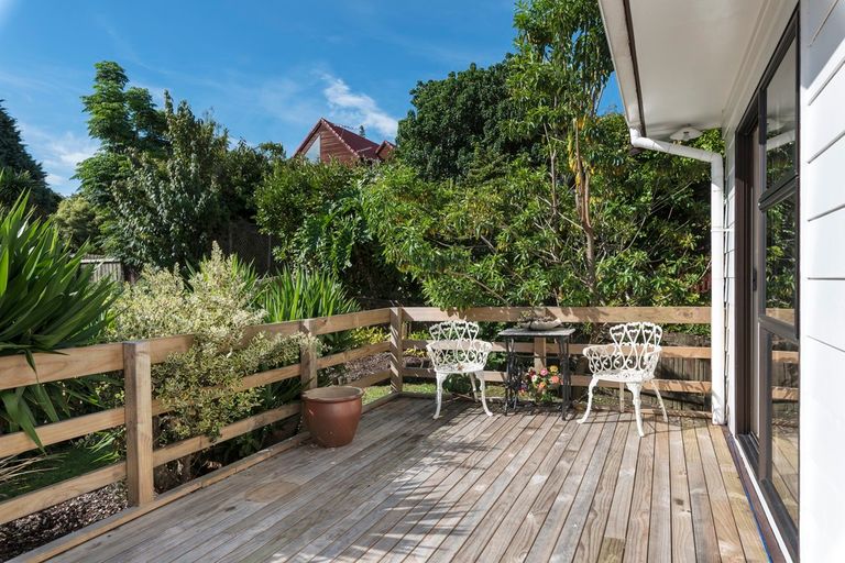 Photo of property in 40 Pokapu Street, Titirangi, Auckland, 0600