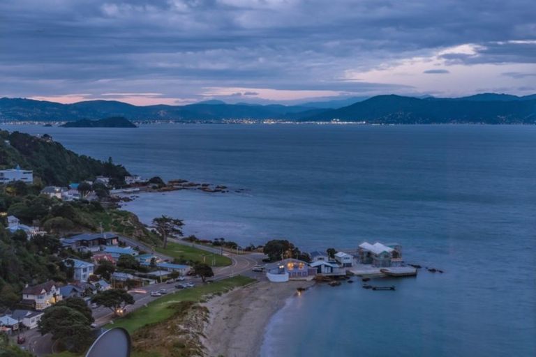 Photo of property in 3a Newport Terrace, Seatoun, Wellington, 6022